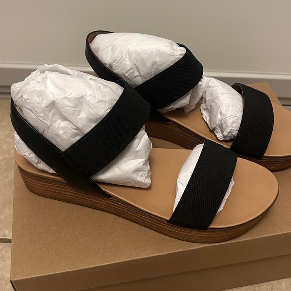 Brand new Steve Madden sandals - Picture 3 of 4